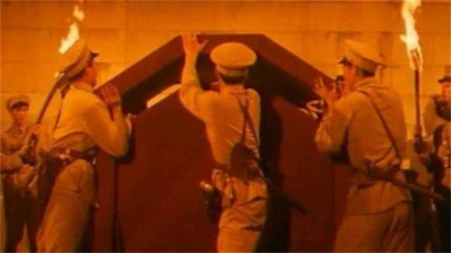 世界上最大的夜明珠怎么成路灯了,男子挖到6吨夜明珠