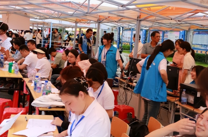 满“新”欢喜！长江职业学院喜迎2023新生！