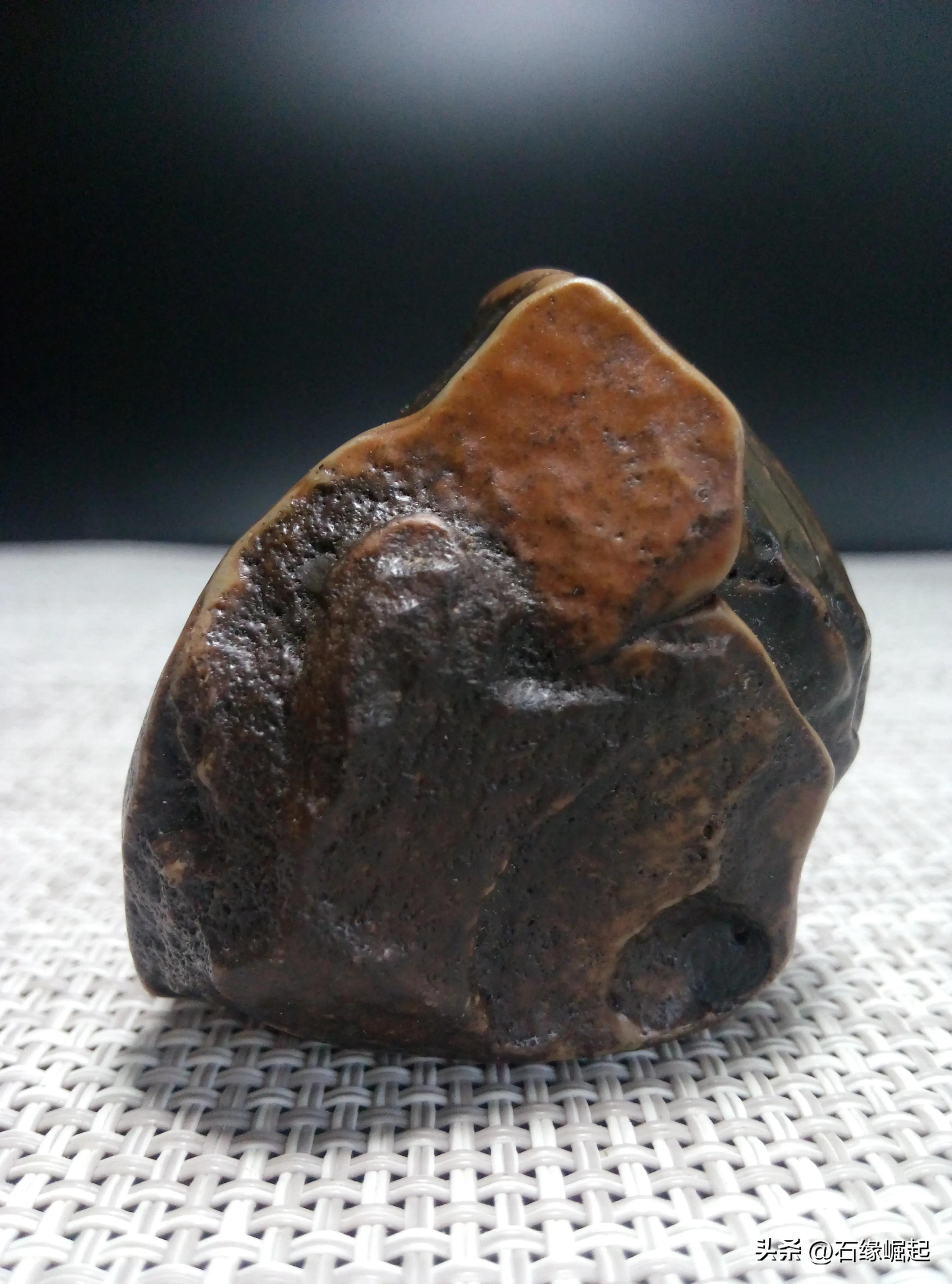 什么样的石头称为奇石,什么样的石头才是玉石