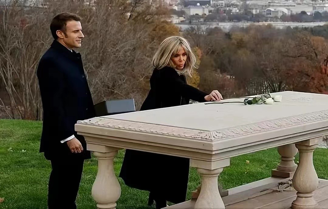 69岁的布丽吉特一身骑士装,布丽吉特69岁紧跟45岁的步伐