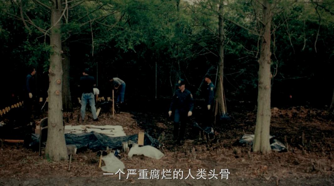 被养父绑走，性侵，被逼成脱衣舞女，美国这桩丑闻，太荒唐了