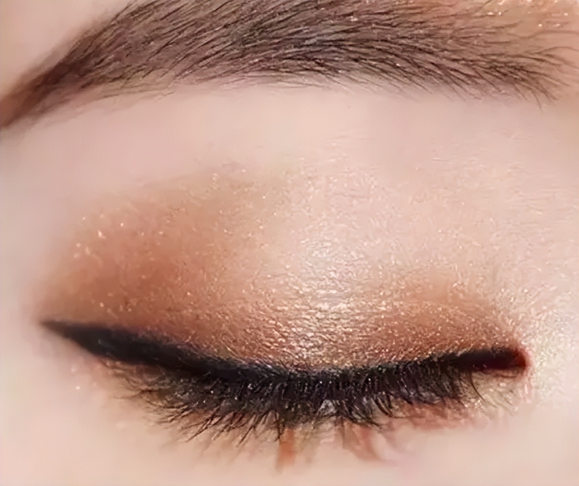 先画眼线还是先画眼影的教程,单眼皮如何画眼影妆初学者教程