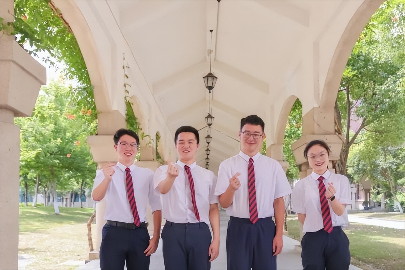 双胞胎学霸兄弟神同步保送北大,神同步三胞胎姐妹考上同一所大学