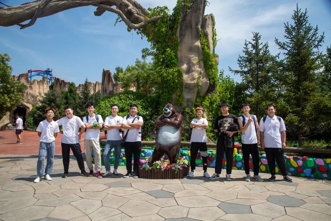 畅游方特,放飞梦想!内蒙新东方第一届新生夏令营开营啦~