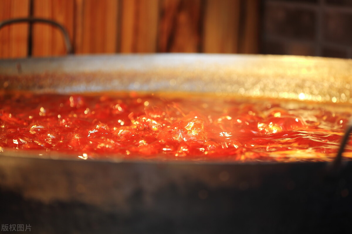 一招教你如何辨别地沟油,如何看待餐馆使用地沟油的现象