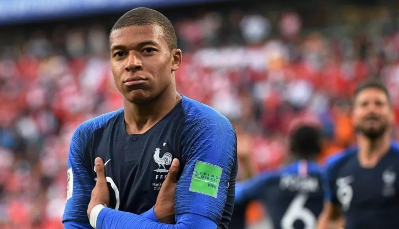 梅西传奇从侏儒症到球王的逆袭,梅西险些因侏儒症离开赛场