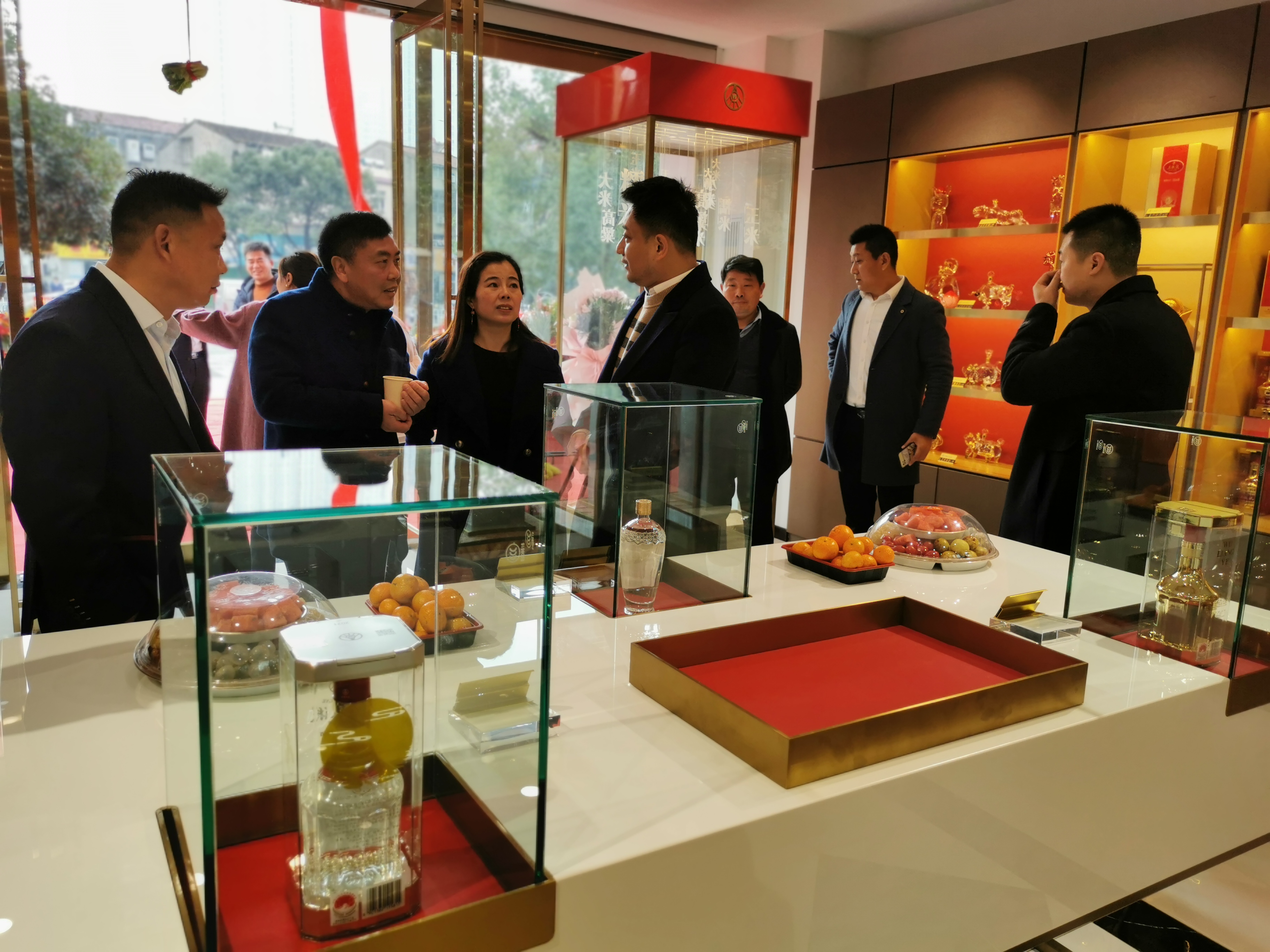 焕新升级骏业日新！“五粮液襄阳旗舰店”盛大开业