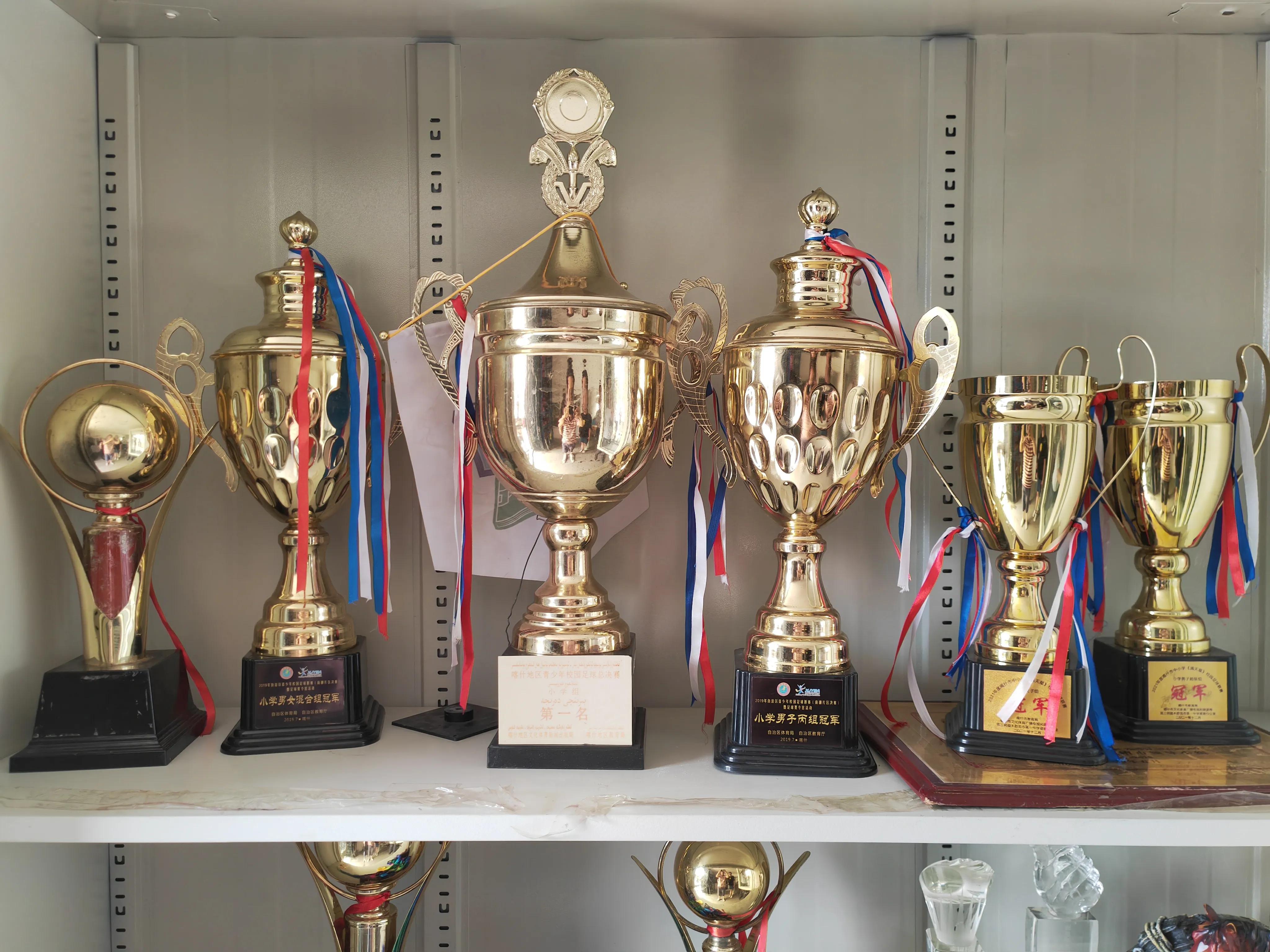 新疆喀什孩子捐赠,喀什市慈善会爱心捐赠