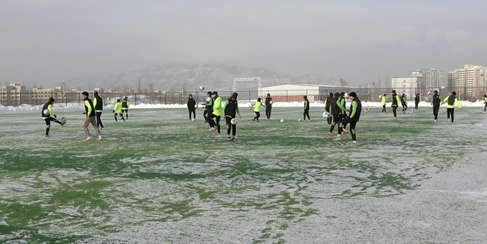 一群追梦的足球少年,在那遥远的地方有一群人