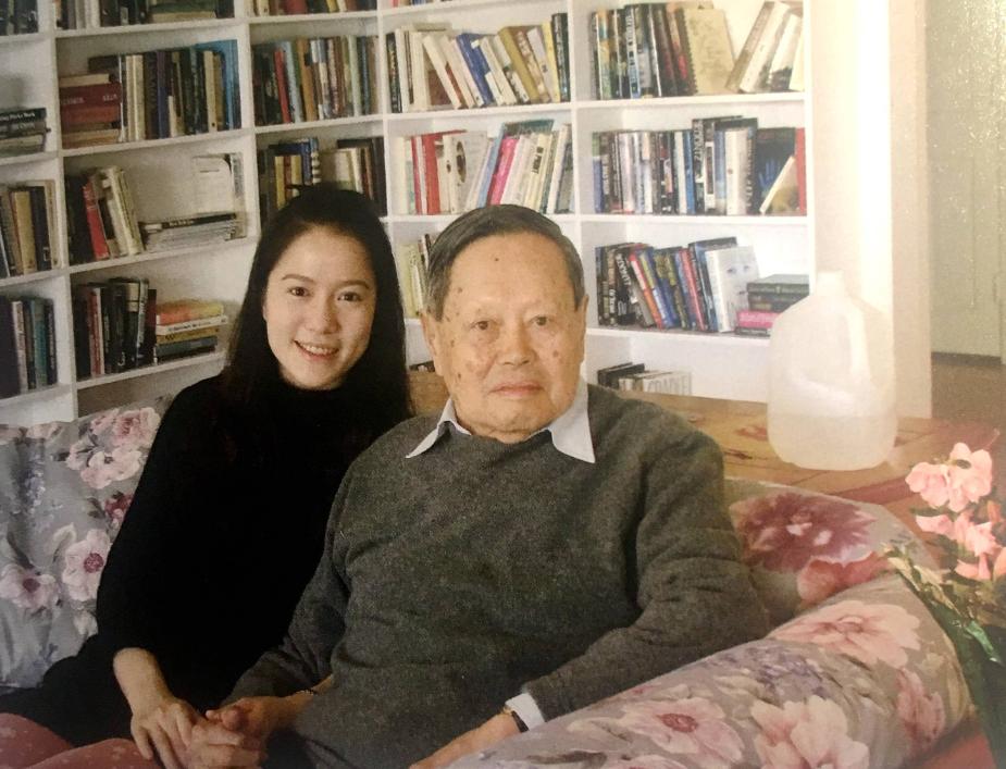 翁帆与杨振宁结婚生活状况怎样,杨振宁和翁帆结婚的当年现状