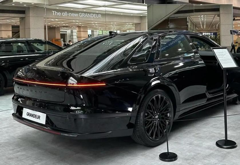 现代雅尊谍照效果图,新款现代雅尊内饰