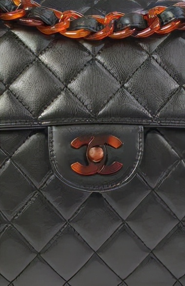 看完了Chanel富贵儿玳瑁，我默默放下了手中的皮质金链...