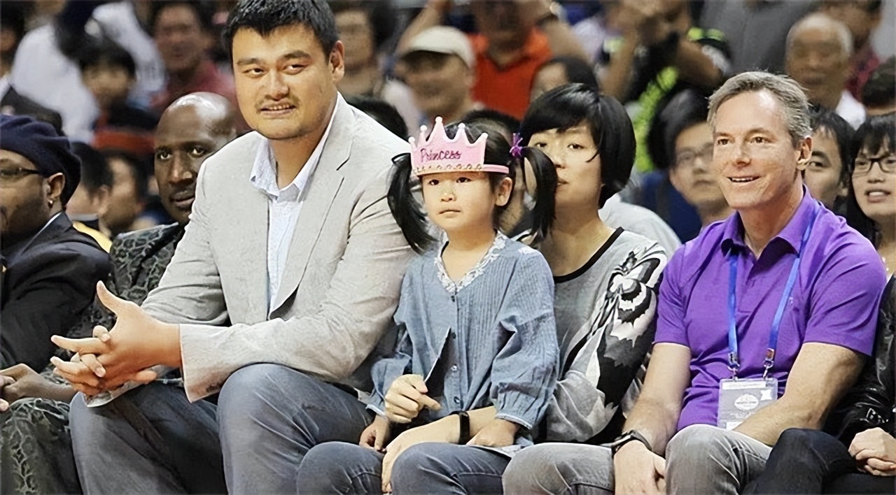 姚明和妻子叶莉的恩爱秘诀是什么,姚明和妻子的爱情故事