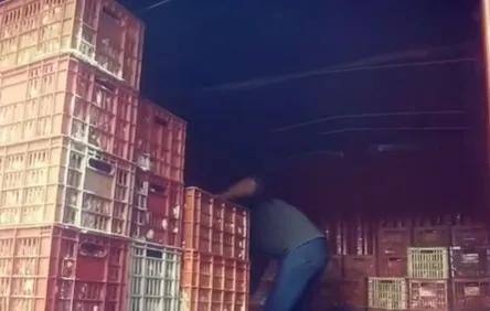 彩票中的奖球已经被破解，用微芯片接收信号，到达指定位置