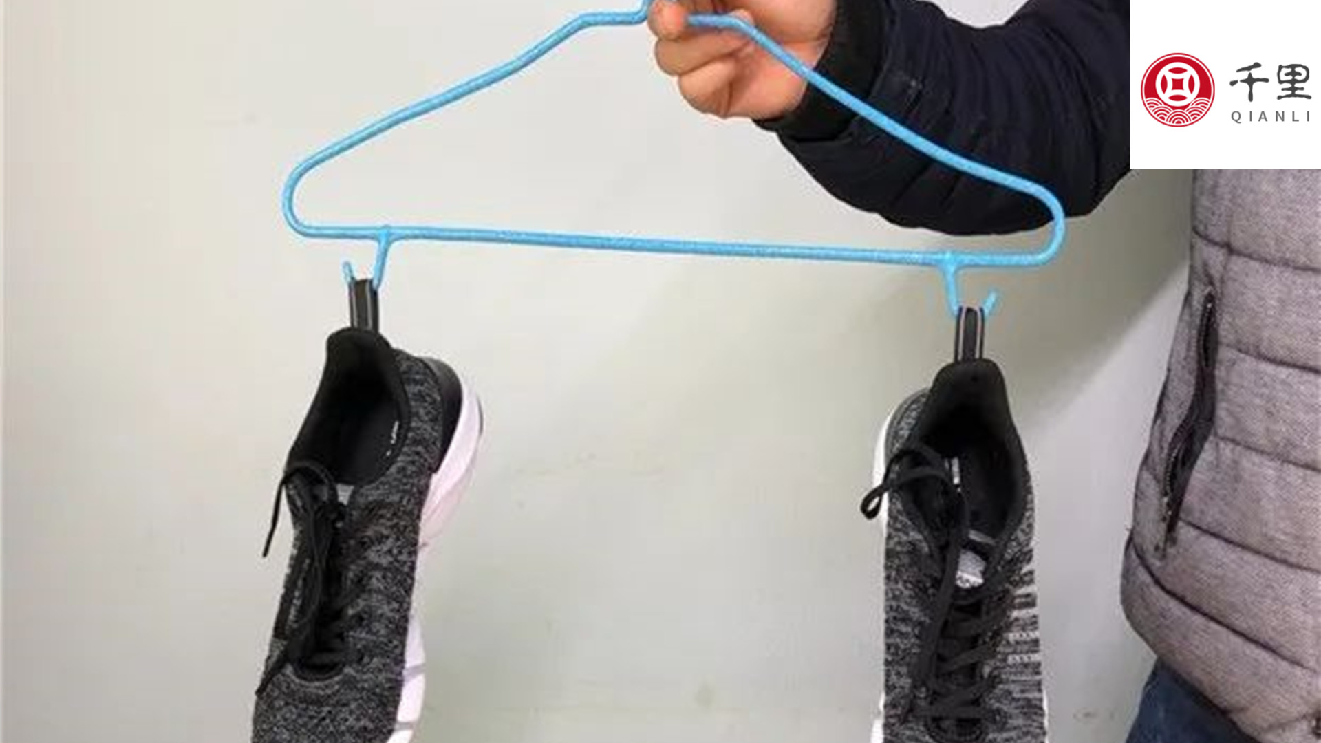 鞋子后面小尾巴剪掉,鞋子后面的小尾巴怎么剪掉