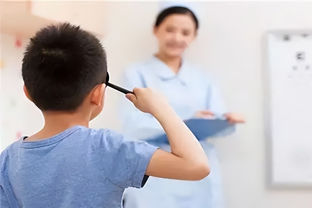 验光眼镜店和眼科医院,验光和配镜