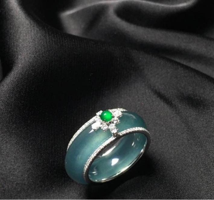 标准天空蓝翡翠,顶级翡翠天空蓝