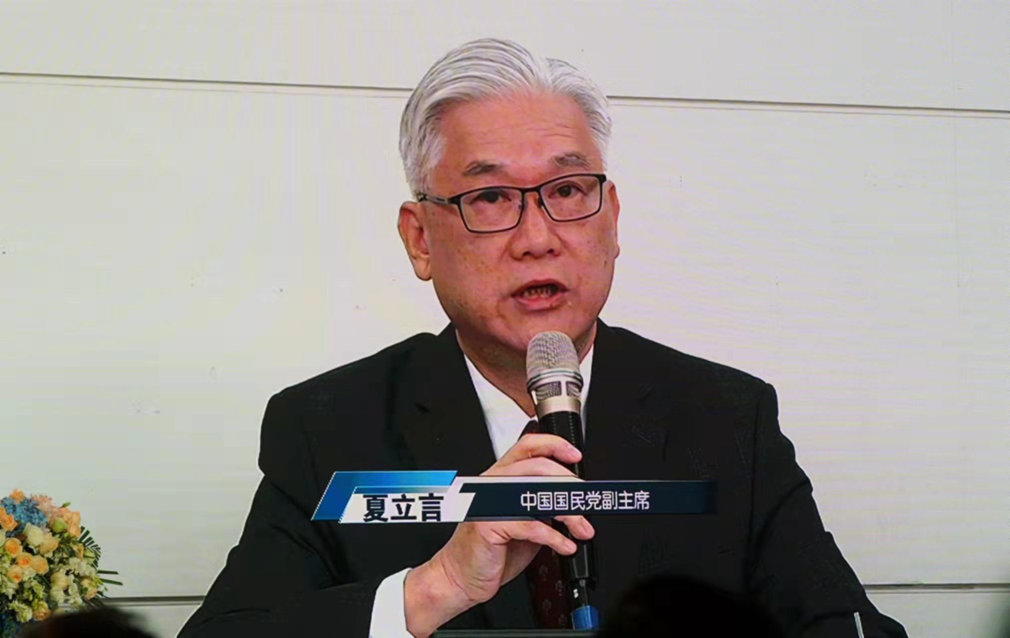 承诺反对“*独台**”后，国民*党**派团赴大陆访问，临行前声明不谈统一