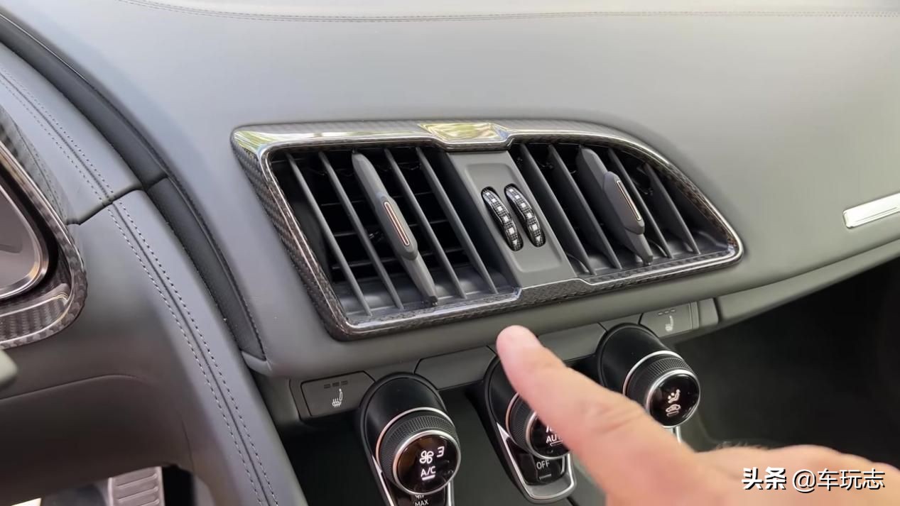 2019奥迪r8跟2020款奥迪r8,5.2v10奥迪r8限量版