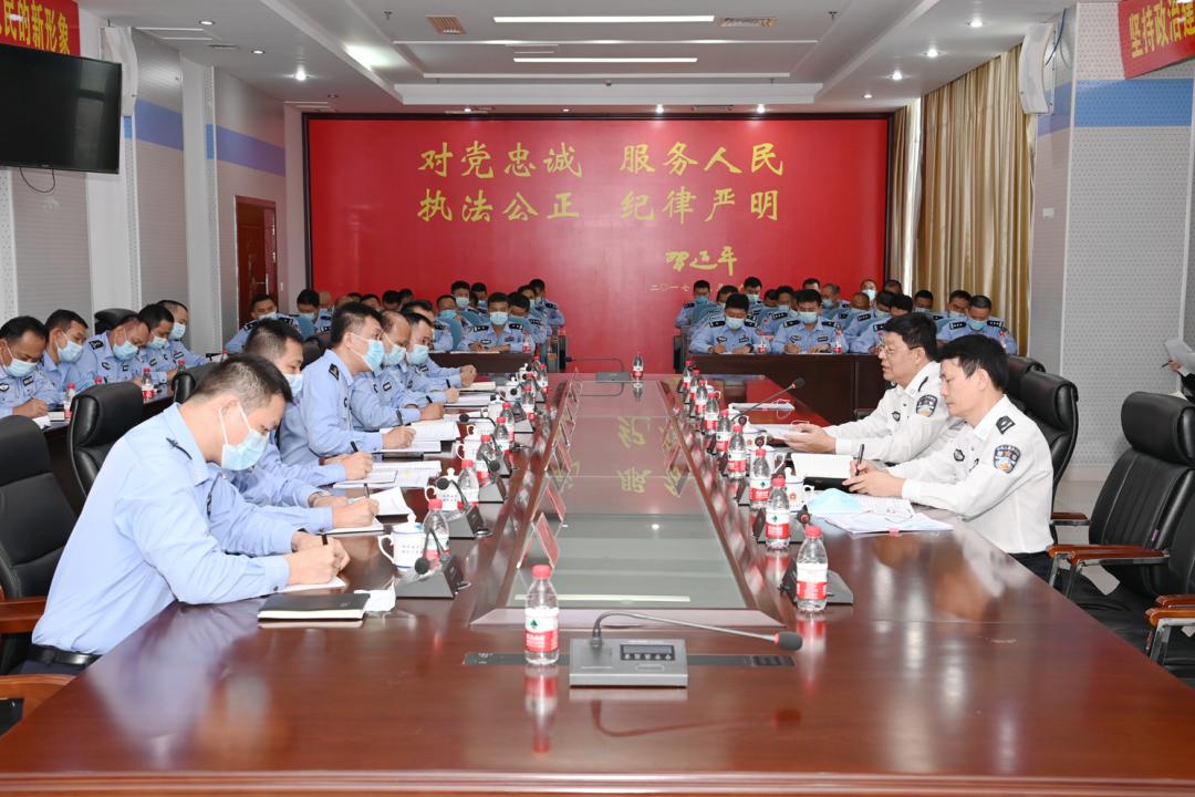 闫希军公示海南省政府,周哲到罗山县公安局调研指导工作