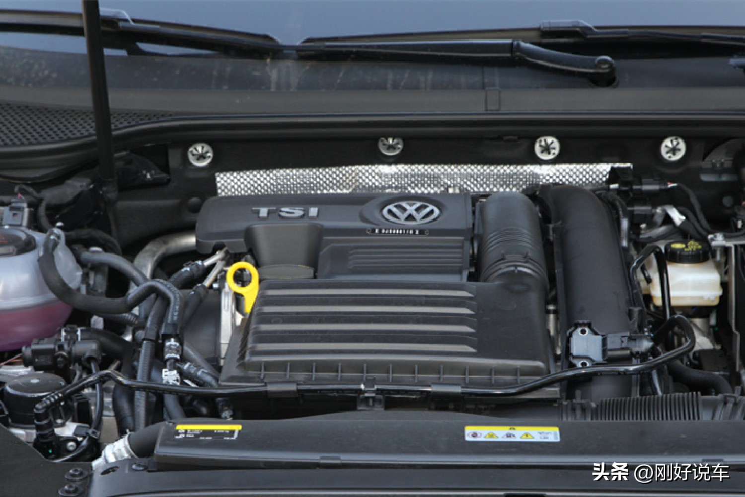 大众迈腾历史各个版本区别,大众迈腾整车数据还原