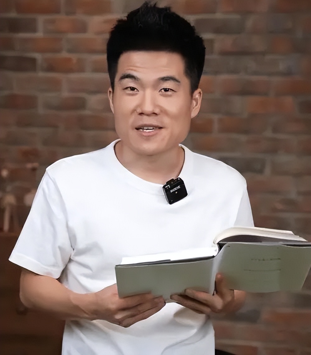 足球解说员贺炜恭喜梅西夺冠,贺炜经典催泪解说词梅西