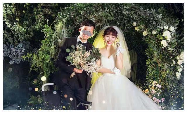 新郎救火时毁容新娘依然嫁给了他,新郎被烧伤新娘前往医院