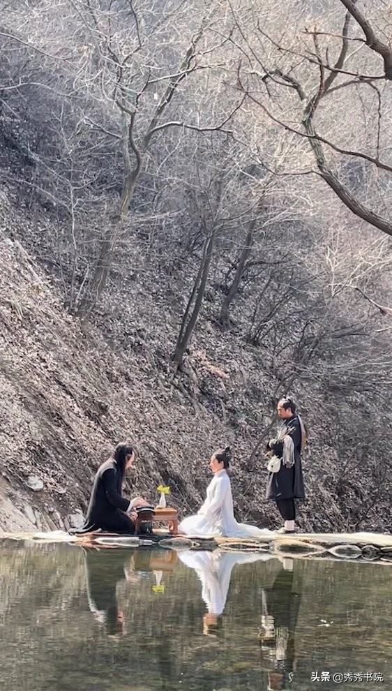 久闻薛山长琴棋书画样样精通,小生仰慕不已,愿跟随山长潜心修习