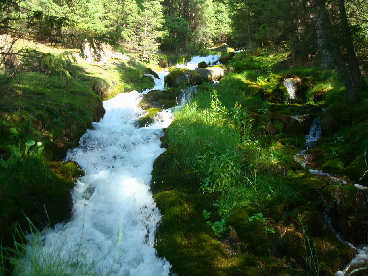 小溪哗啦哗啦的流着改为拟人句,小溪可以改为拟人句