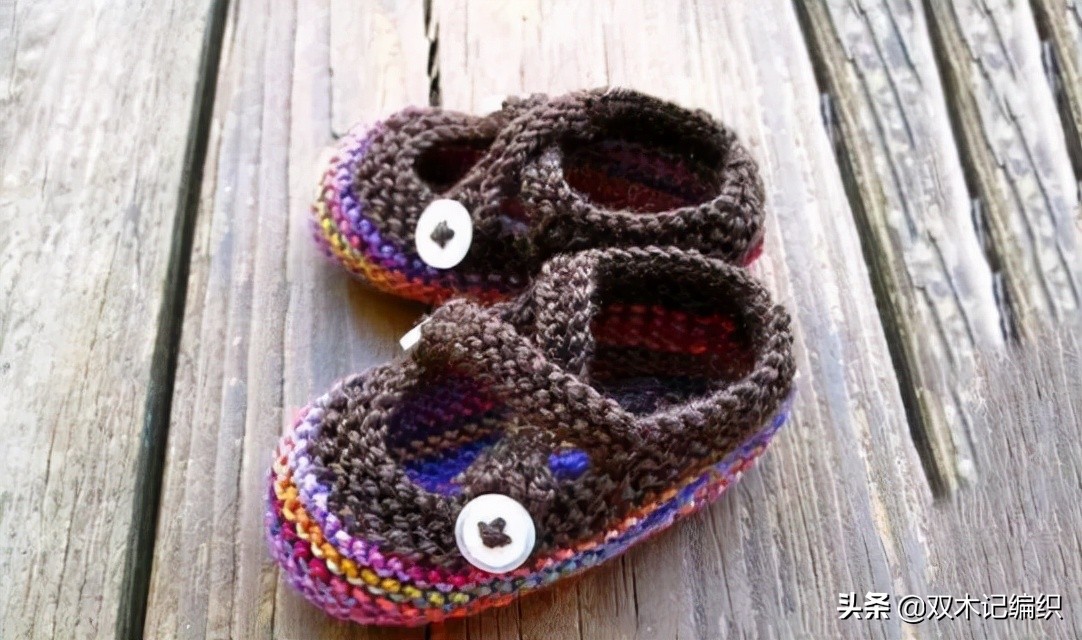松鼠绒毛线婴儿鞋编织视频,网红毛线编织婴儿鞋视频