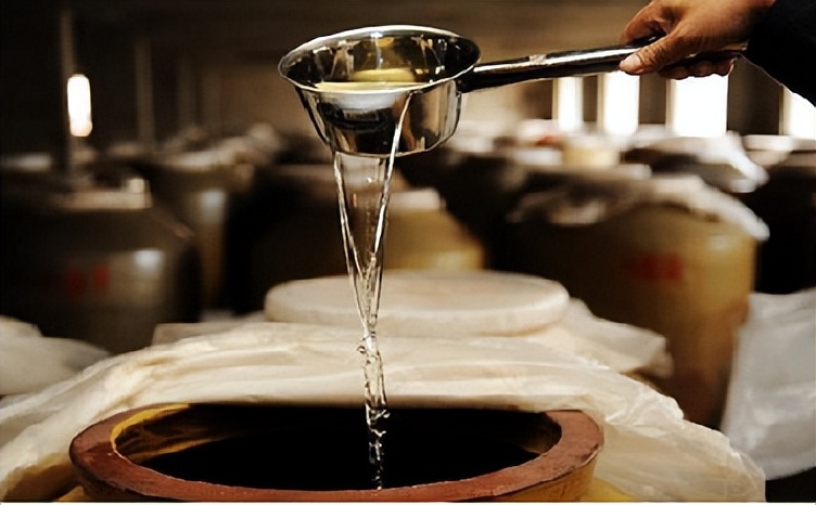 赖茅97香港回归1000毫升酒价格,老酒赖茅97香港回归纪念酒1000ml