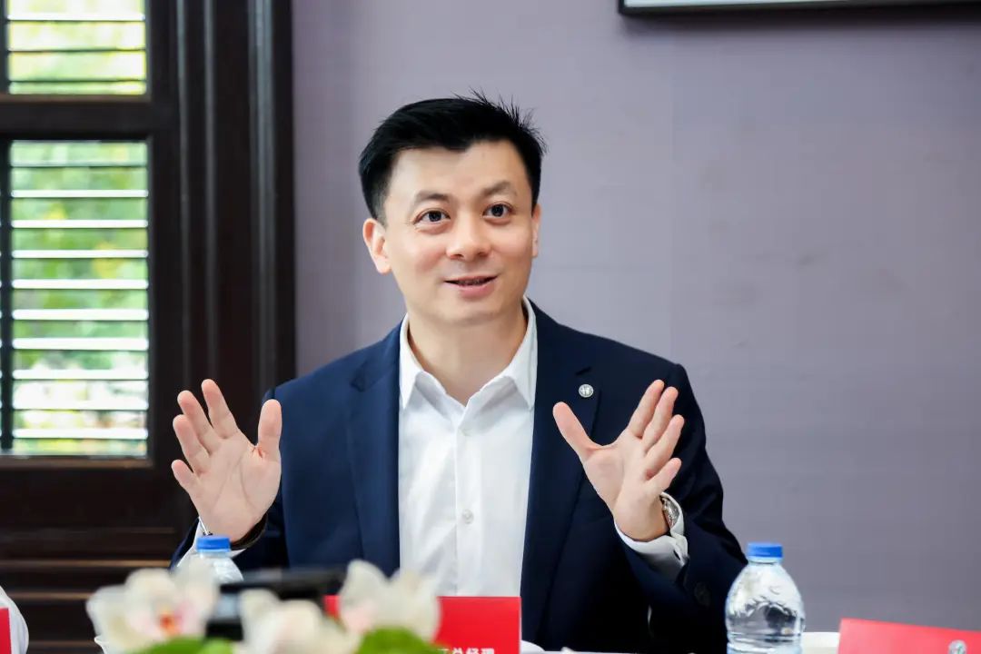 阿尔法罗密欧走街视频,阿尔法罗密欧高速冲坡