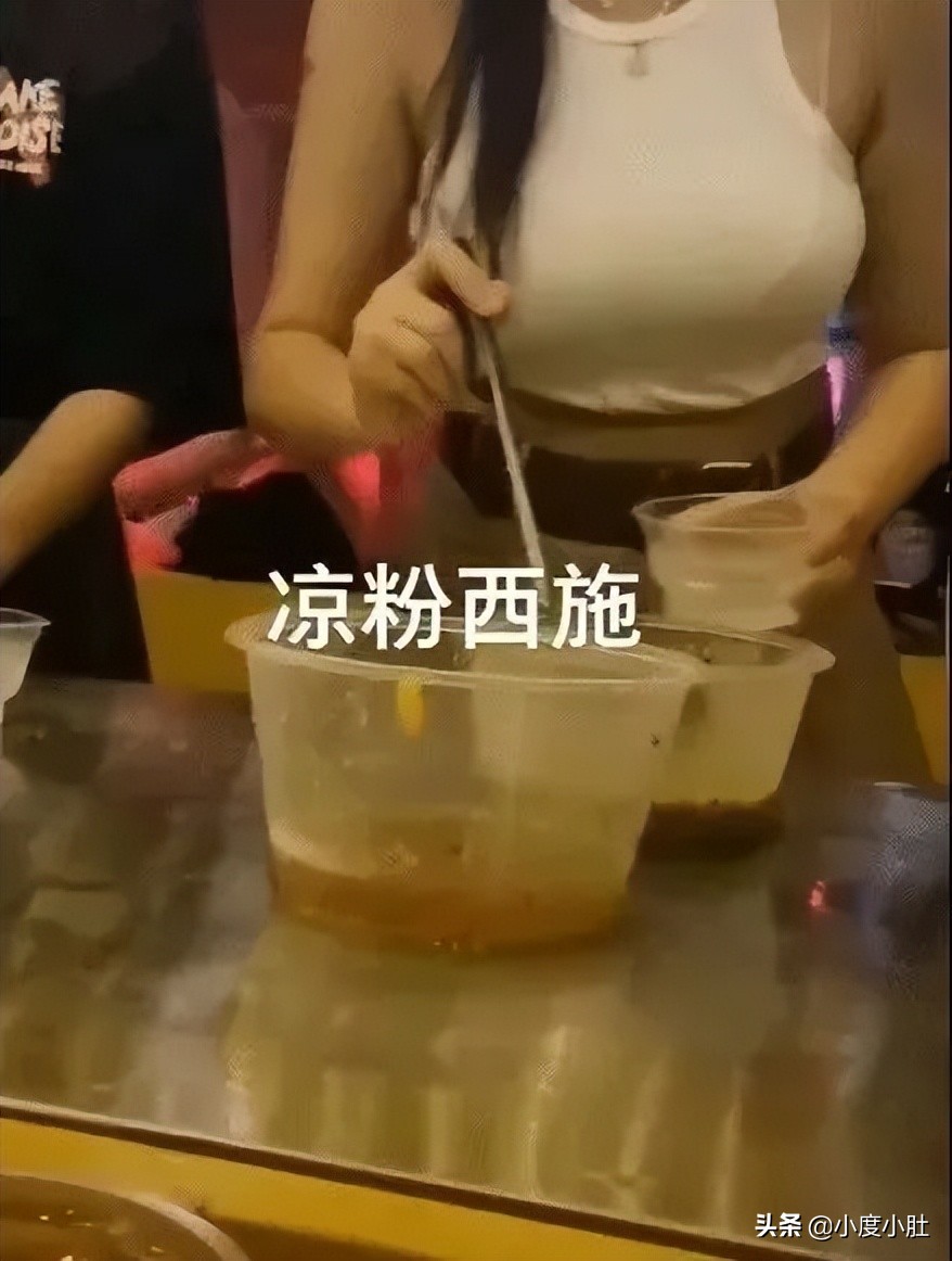 南宁夜市手打柠檬茶的老板娘火了