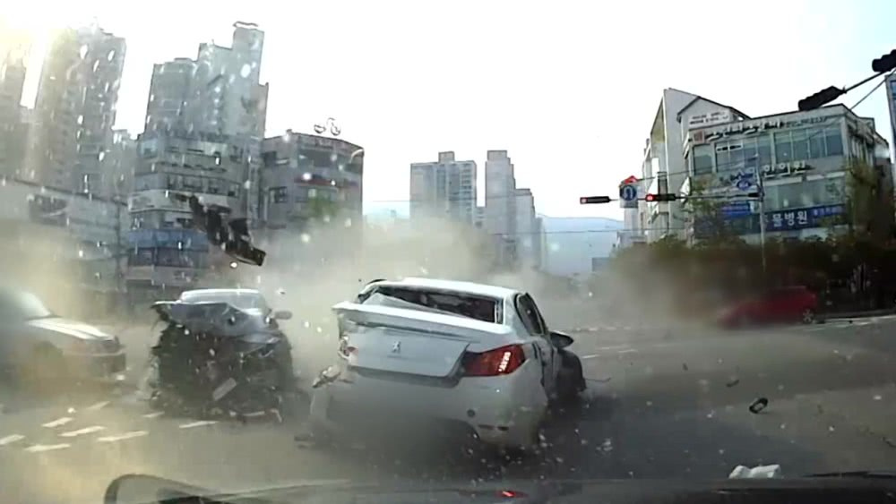 东航飞机失事的最新官方消息,东航航班因故障赔钱吗