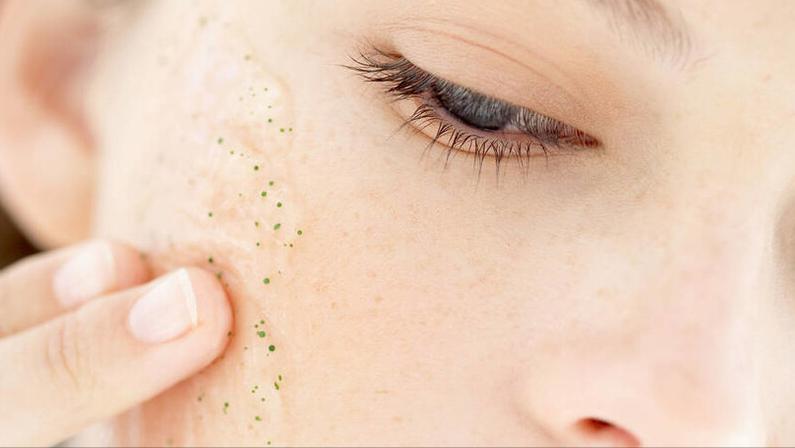 干痒红问题肌肤的换季自救指南,换季爆皮泛红起痘