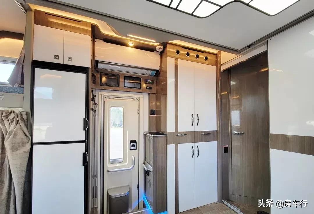最新款进口顶级依维柯b型房车,依维柯房车推荐10万到20万之间7座