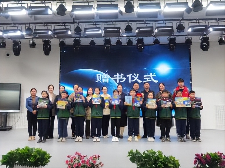 航天点燃梦想研学活动,中国航天日航天科技进校园活动