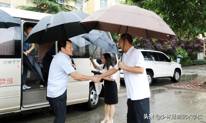 中国足球发展基金会领导来校调研指导,共筑体育事业发展平台