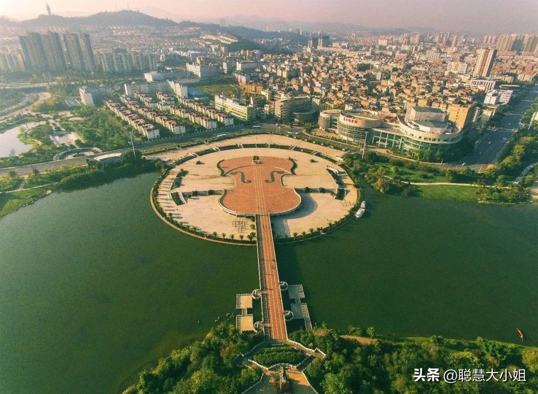 昆明旁边的小城，有山有湖好舒服