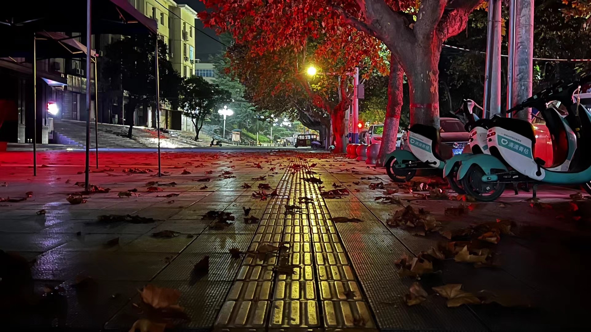 社会上太多不安定因素,充满不安