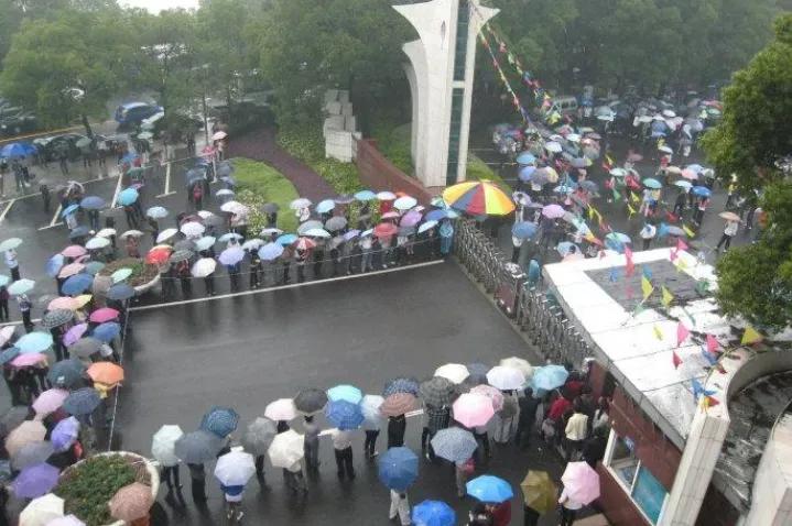 高考结束那天完整版,高考结束那天歌曲