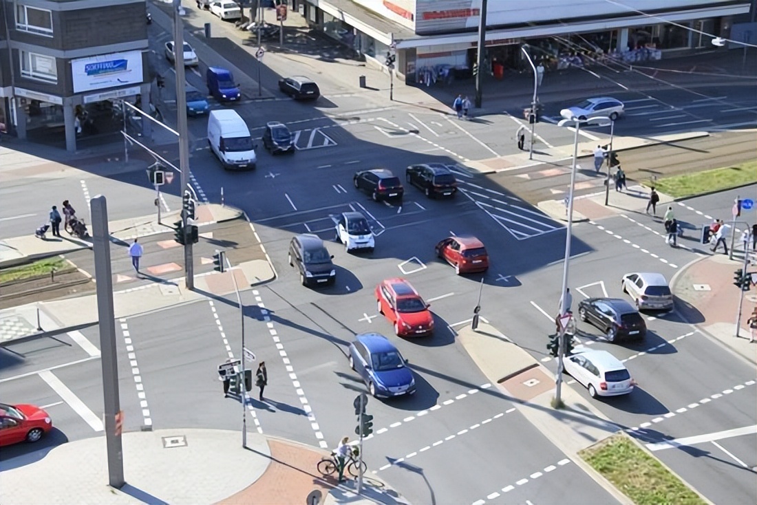 网约车进深圳受高峰期限制吗 (深圳市网约车有效时间)