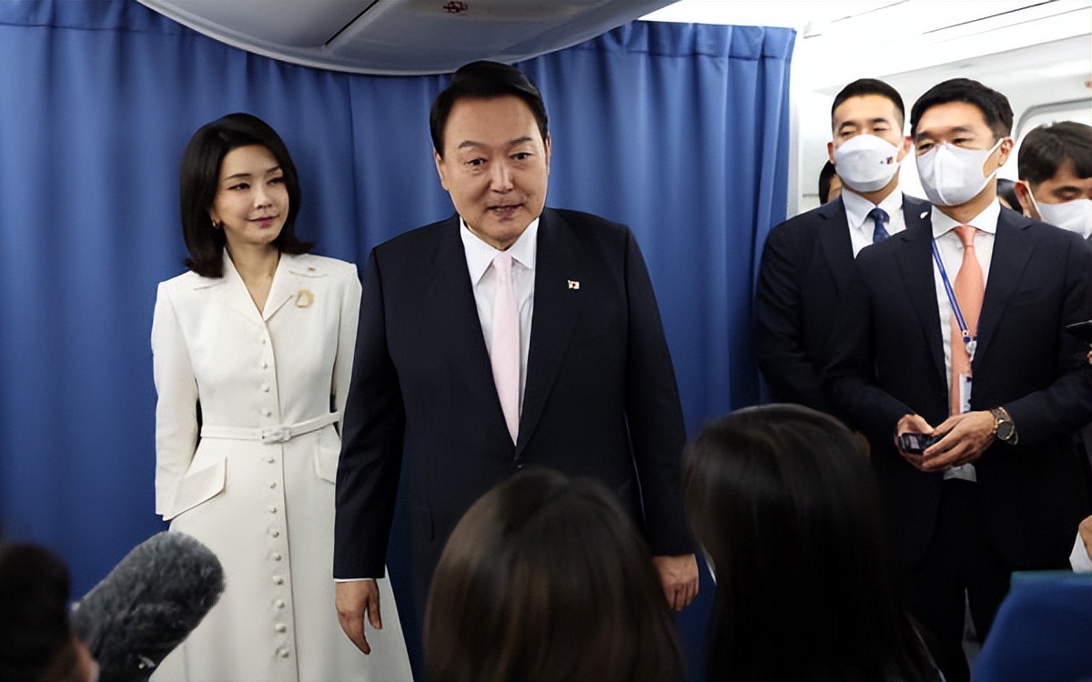 新一任韩国总统夫人,韩国现任总统夫人出访照片