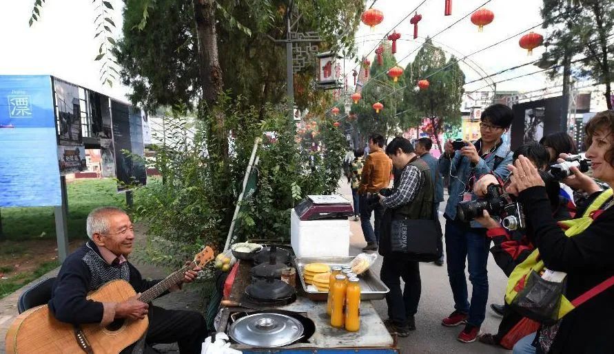 上了年纪就不能学乐器了吗？我今年83岁，77岁才开始学吉他