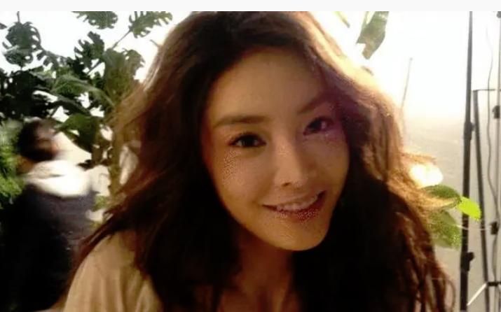 韩国财阀辛格浩:二婚入赘日本战犯家族发家,89岁和儿子共享女星