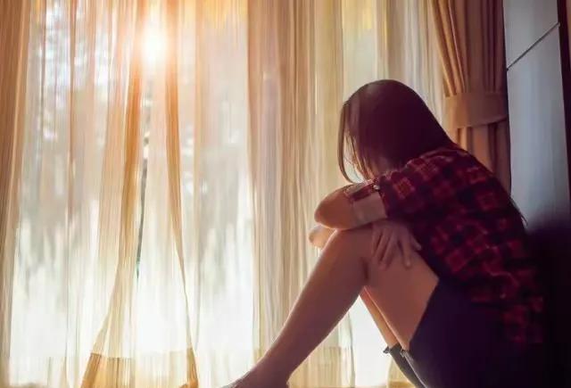 一男子夜闯民宅对姐姐实施强奸，妹妹实现反杀，被判处一年