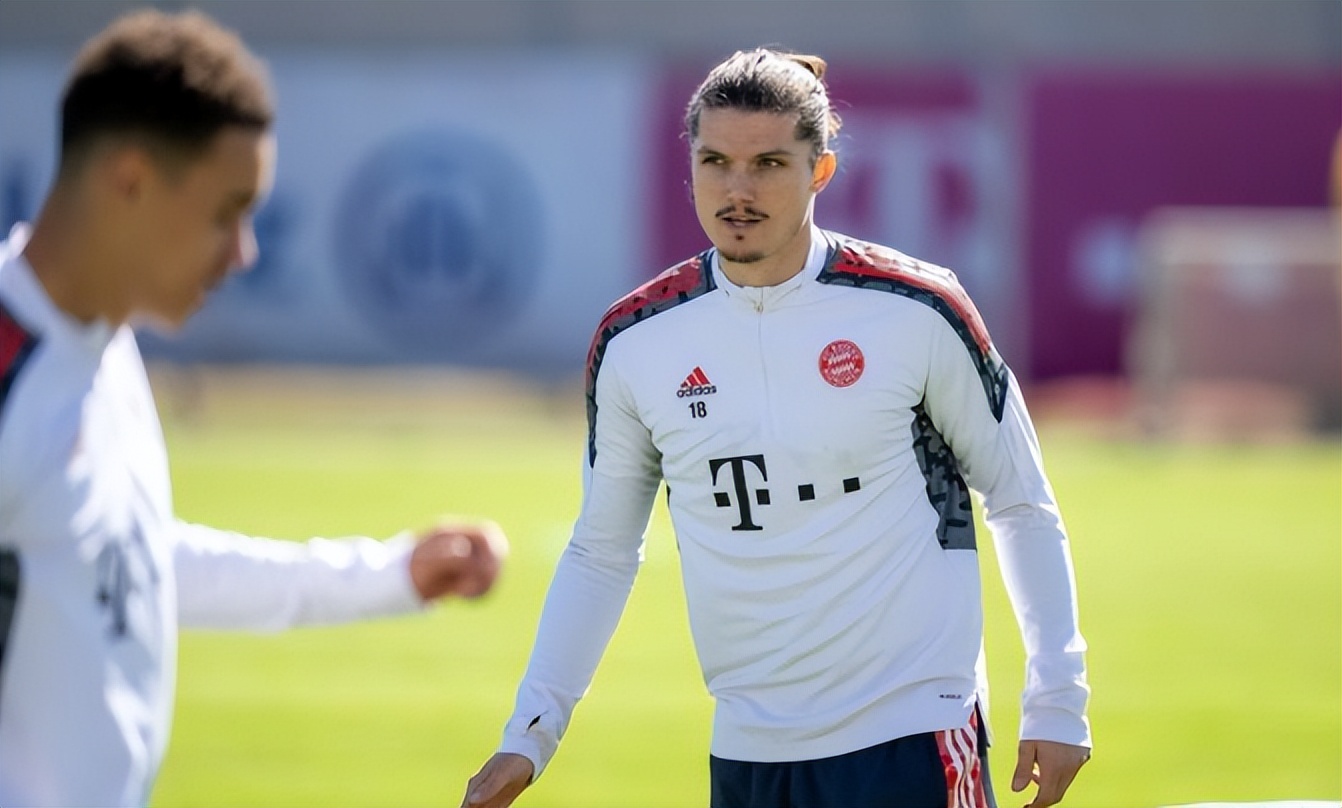 曼联8-2阿森纳曼联23号首发,曼联52场29球