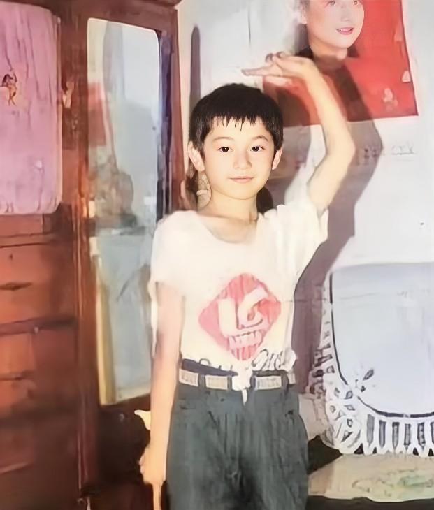 有种“整容”叫黄晓明离婚，前妻baby变化不大，他却像换个人