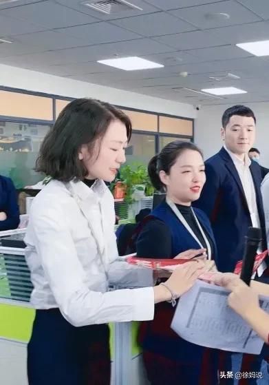 榜样助燃激情，行动成就梦想——易金融11月月度大会