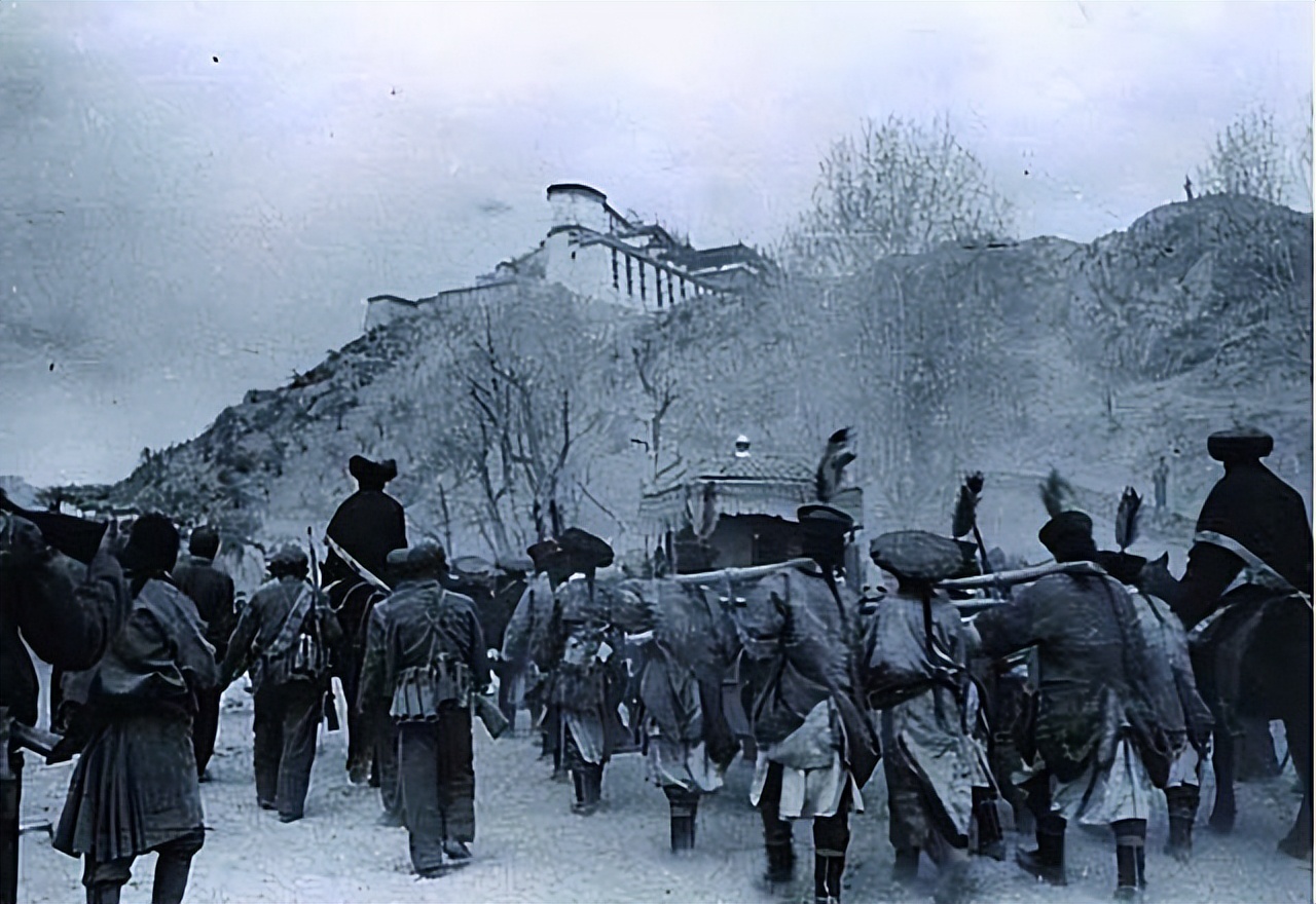 藏派佛教“达赖”与“班禅”是什么关系？二者谁的地位更高？